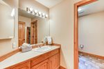 Queen Bathroom 3 Gold Flake Chalet - Breckenridge CO